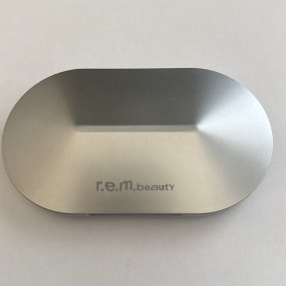 r.e.m.Beauty Bundle Eyeshadow Palette & Matte Lipstick Tiramisu - Picture 5 of 10